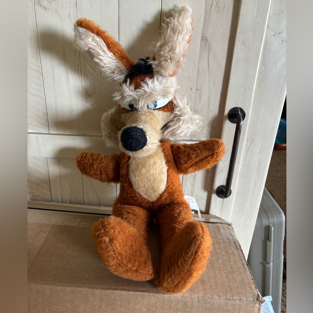 Vintage 1971 Wile E. Coyote stuffed toy